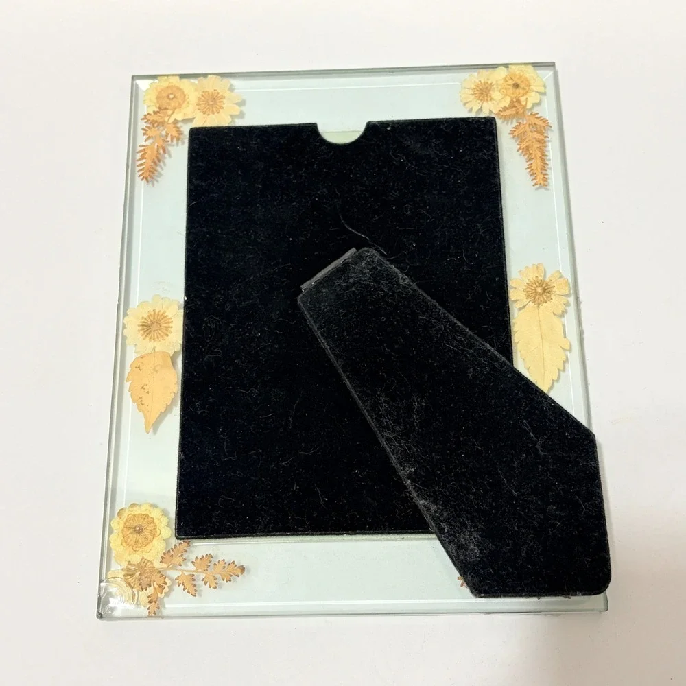 Pressed Flower Glass Photo Frame Yellow Daisy Fern Botanical 4x6 Tabletop Silver - Picture 10 of 16